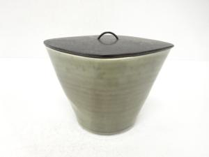 青磁　菱　水指(保護箱付)